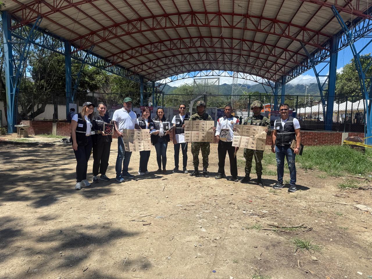 Representantes-del-INS-y-Ejército-Nacional-en-feria-Juntemonos-de-Función-Pública.jpeg